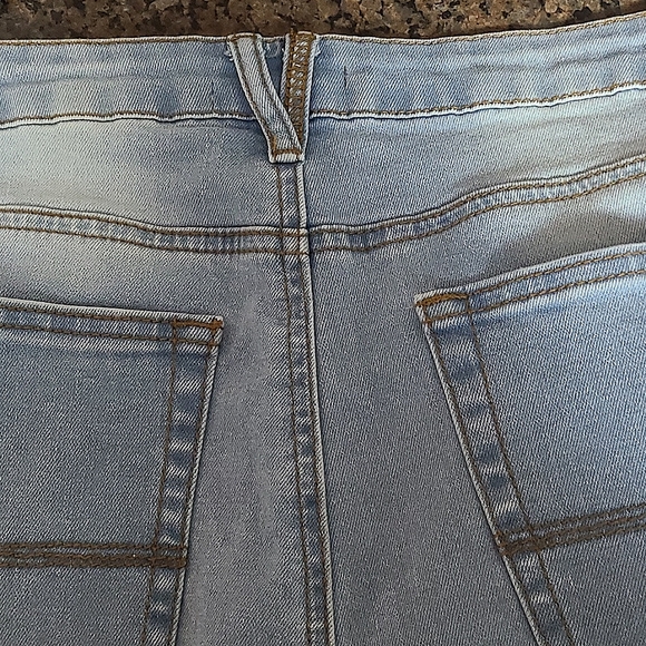 Embroidered Skinny jeans with frayed hems. Sz 30 waist - Picture 4 of 6